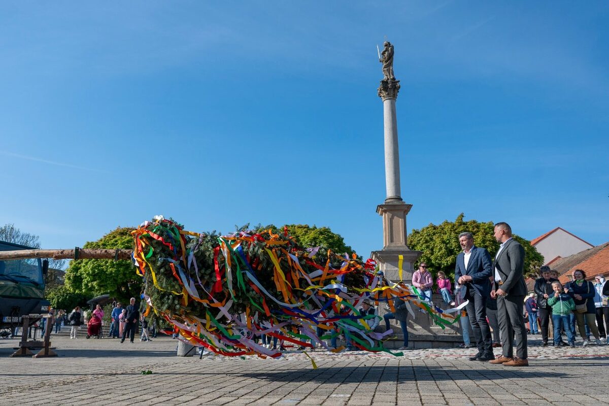 FOTO: Takto vyzeralo stavanie májov v Trenčianskom kraji, foto 47
