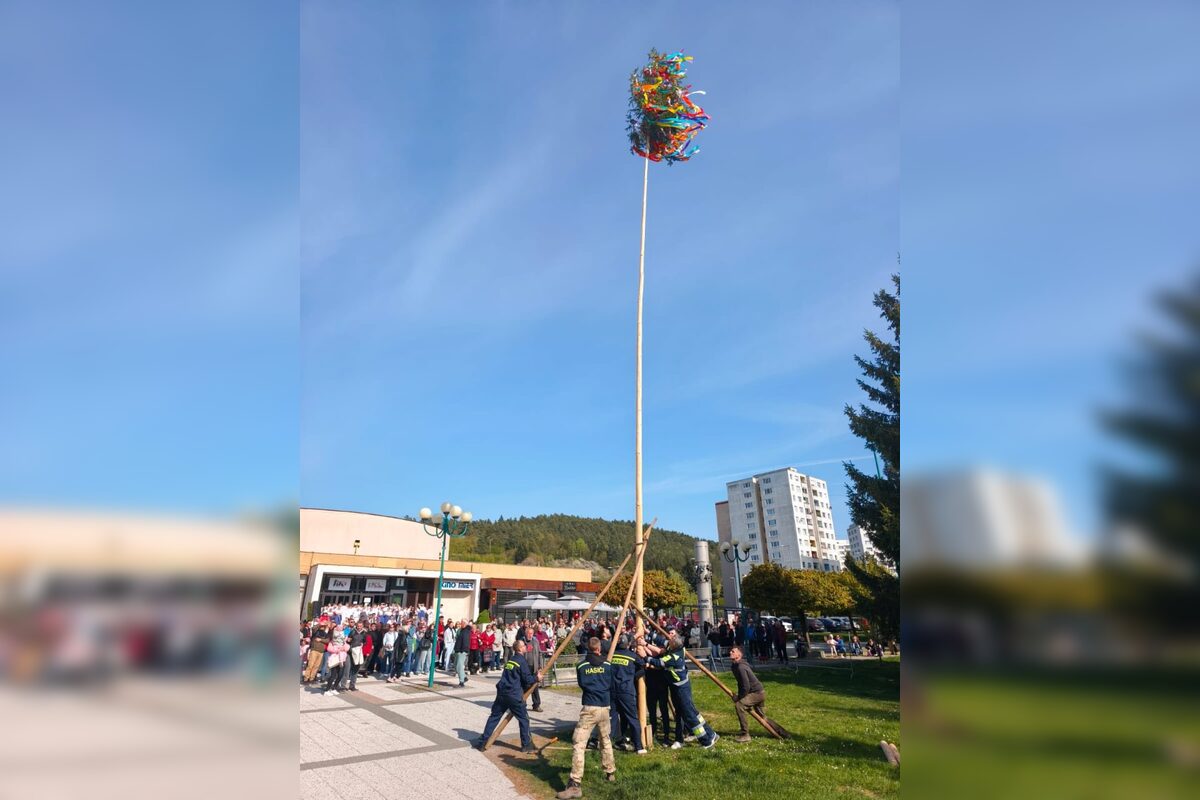 FOTO: Takto vyzeralo stavanie májov v Trenčianskom kraji, foto 51