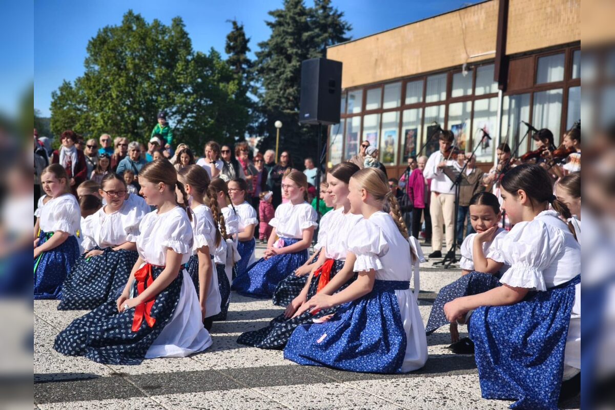 FOTO: Takto vyzeralo stavanie májov v Trenčianskom kraji, foto 53