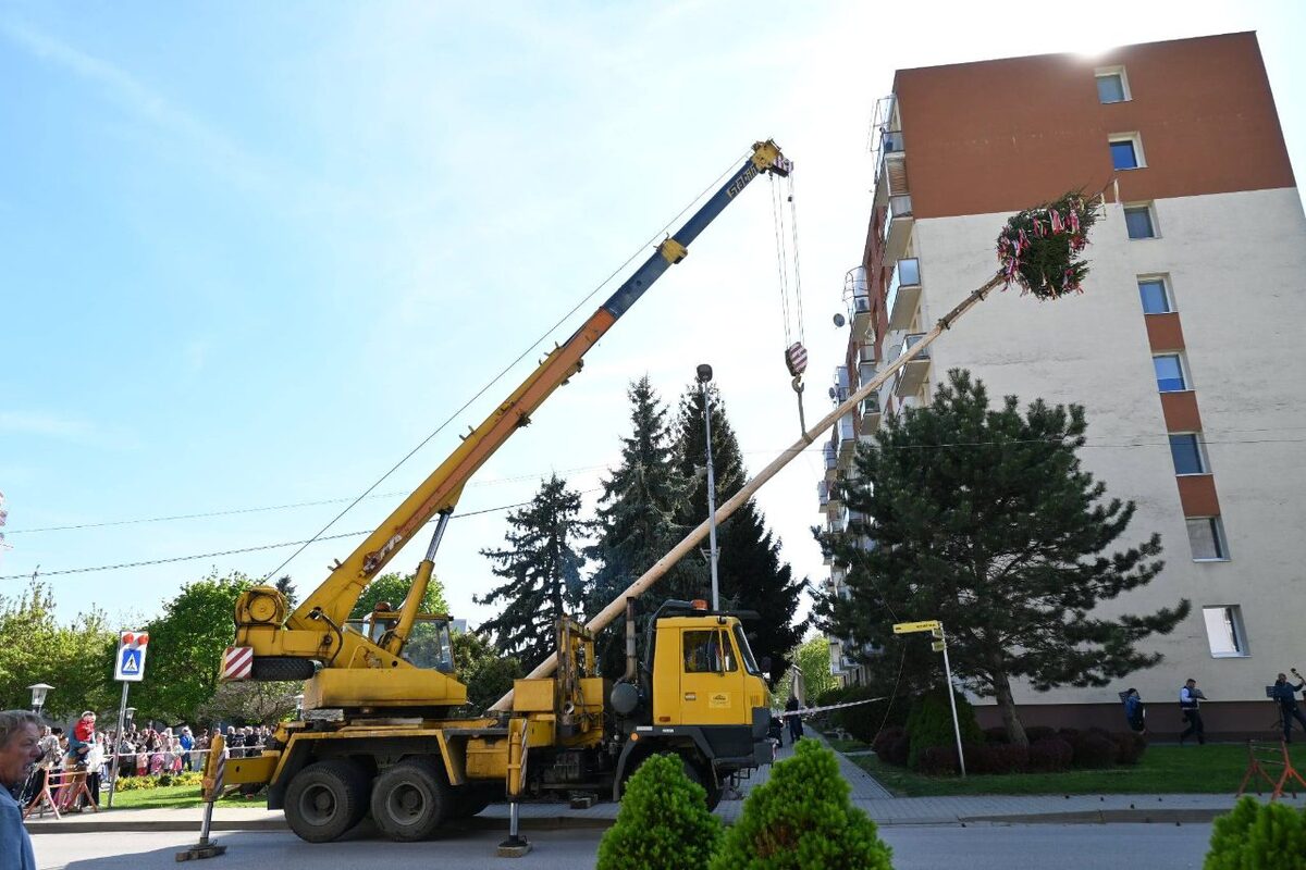 FOTO: Takto vyzeralo stavanie májov v Trenčianskom kraji, foto 59