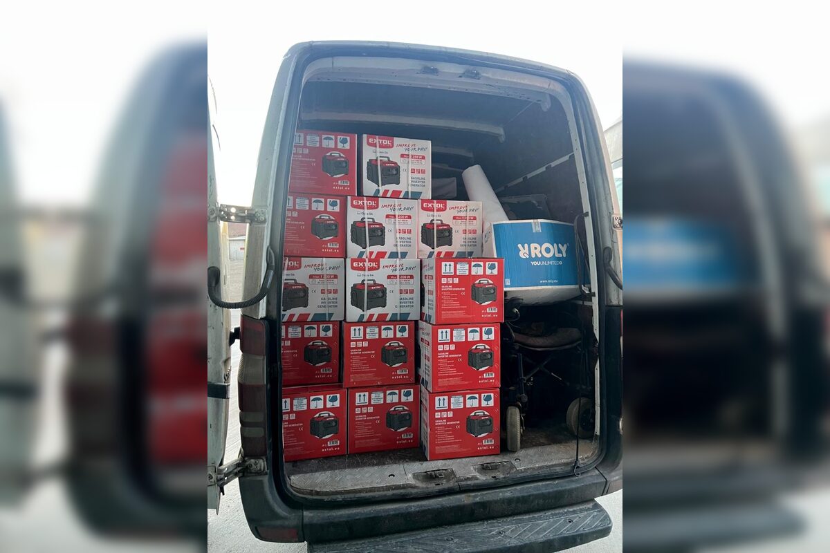 FOTO: Dobrovoľníci z Prievidze a okolia pomáhajú od začiatku vojny , foto 6