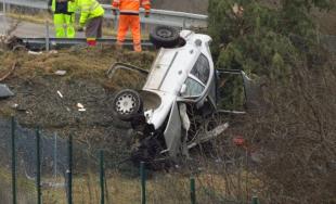 Tragická dopravná nehoda sa stala ráno, 21. 12. na D1 pri Dubnici nad Váhom, zomrel 22-ročný vodič