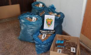 Veľké množstvo nelegálnych tabakových výrobkov zadržali colníci v Bánovciach nad Bebravou