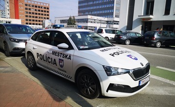 FOTO: Parkovacia politika v Trenčíne pod paľbou kritiky. Mestský poslanec sa obrátil na prokuratúru. 