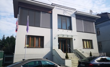 FOTO: Parkovacia politika v Trenčíne pod paľbou kritiky. Mestský poslanec sa obrátil na prokuratúru. 