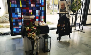 FOTO: V Prievidzi sa rozlúčili s najstarším československým baníkom. Prišla aj čestná stráž 
