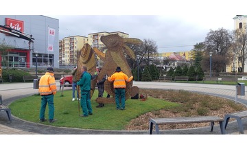 FOTO: Blížiacu sa Veľkú noc v Starej Turej bude pripomínať umelecké dielo z rúk známeho košíkára