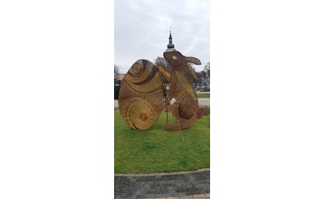 FOTO: Blížiacu sa Veľkú noc v Starej Turej bude pripomínať umelecké dielo z rúk známeho košíkára