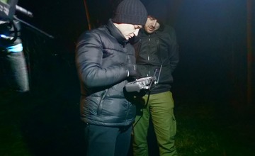 FOTO: Do ochrany úrody pred mrazom nasadili ovocinári aj moderné technológie. V sade horeli ohne a lietali drony