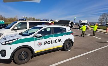 FOTO: Polícia kontrolovala dodržiavanie predpisov na diaľnici