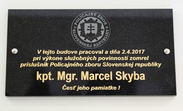 FOTO: Odhalenie pamätnej tabule kpt. Mgr. Marcela Skybu