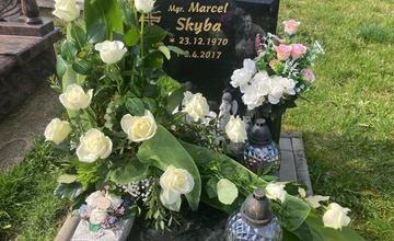 FOTO: Odhalenie pamätnej tabule kpt. Mgr. Marcela Skybu