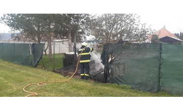 FOTO: Poplach v Skačanoch. Zasahovať museli miestni dobrovoľní hasiči 