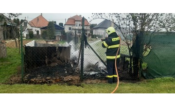 FOTO: Poplach v Skačanoch. Zasahovať museli miestni dobrovoľní hasiči 