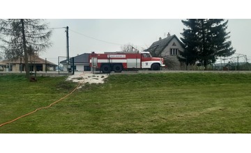 FOTO: Poplach v Skačanoch. Zasahovať museli miestni dobrovoľní hasiči 