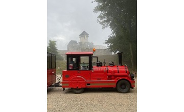 FOTO: Na majestátny Trenčiansky hrad opäť vyrazí obľúbený vláčik. Tohtoročnú sezónu začne už 29. apríla