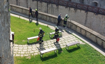 FOTO: Cvičný zásah hasičov na Trenčianskom hrade