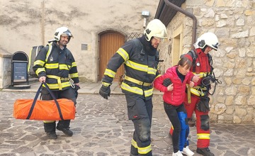 FOTO: Cvičný zásah hasičov na Trenčianskom hrade