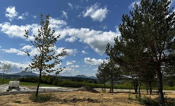 FOTO: Na najväčšom považskobystrickom sídlisku vyrastá nový park. Je väčší ako 3 futbalové ihriská