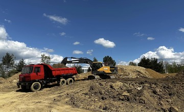 FOTO: Na najväčšom považskobystrickom sídlisku vyrastá nový park. Je väčší ako 3 futbalové ihriská