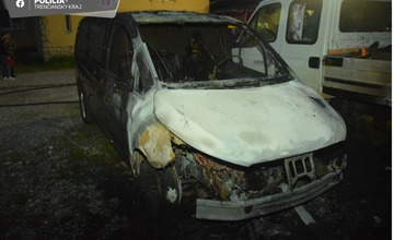 FOTO: Vrátili sa do Košece nekalé praktiky 90. rokov? Horeli tam  autá pohrebnej služby