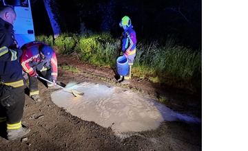 FOTO: Po krádeži nafty v Pravenci museli zasahovať hasiči. Zlodeji-babráci spôsobili hotovú ekologickú katastrofu