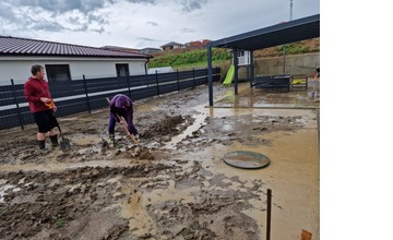 FOTO: Počasie potrápilo niekoľko obcí na Považí aj v utorok. Hasiči mali plné ruky práce