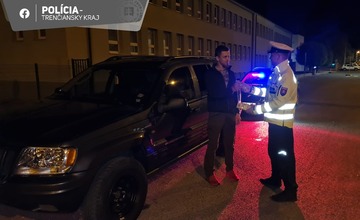FOTO: Policajti rozdávali pivo zodpovedným vodičom