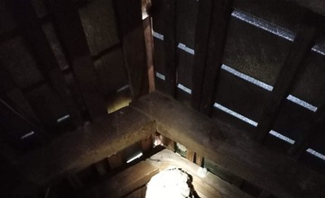 FOTO: Dobrovoľní hasiči z Partizánskeho zasahovali v špeciálnych oblekoch v areáli nemocnice 