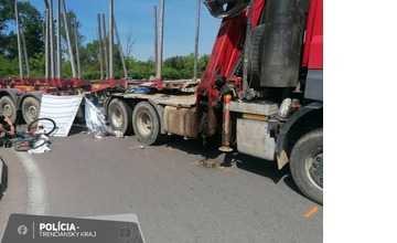 FOTO: Tragická nehoda cyklistu s kamiónom v Novom Meste nad Váhom