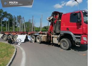 FOTO: Tragická nehoda cyklistu s kamiónom v Novom Meste nad Váhom