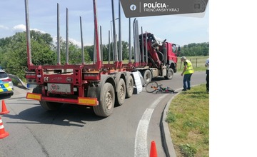 FOTO: Tragická nehoda cyklistu s kamiónom v Novom Meste nad Váhom