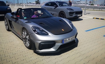 FOTO: Pocta pre najväčšieho fanúšika Porsche: Od modelov k skutočným tátošom