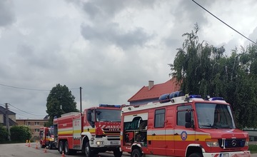 FOTO: Myjavskí hasiči obsadili škôlku v obci Poriadie. S deťmi si precvičili ostrý zásah