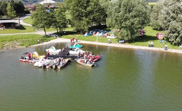 FOTO: Desiatky profesionálnych aj dobrovoľných hasičov obsadili vodnú nádrž pri Prievidzi