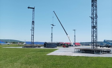 FOTO: Prípravy na najväčší koncert v histórii Slovenska finišujú, pódium pre Rammstein je pripravené