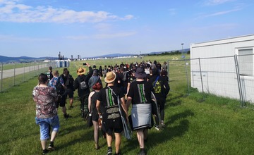 FOTO: Na koncert skupiny Rammstein v Trenčíne prichádzajú prví fanúšikovia