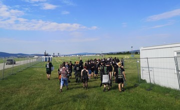 FOTO: Na koncert skupiny Rammstein v Trenčíne prichádzajú prví fanúšikovia