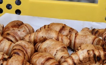 FOTO: Pri starom železničnom moste v Trenčíne bolo pre cyklistov občerstvenie zdarma