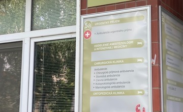 FOTO: Nové označenie pavilónov a smerovacích tabúľ v trenčianskej nemocnici