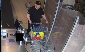 FOTO: Polícia pátra po totožnosti muža zachyteného na záberoch