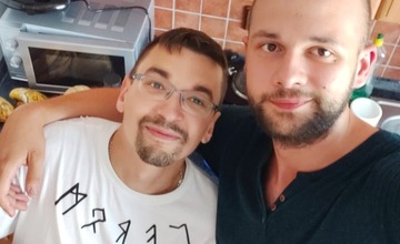 FOTO: Na týchto dvoch mužov je vydaný európsky príkaz na zatknutie