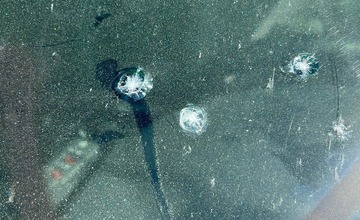 FOTO: Traja vandali zničili na festivale Pohoda dve sanitky