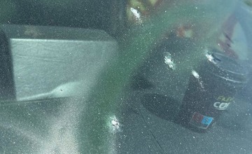 FOTO: Traja vandali zničili na festivale Pohoda dve sanitky