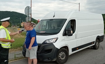 FOTO: Policajti kontrolovali vozidlá prepravujúce zvieratá a potraviny