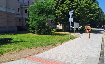 FOTO: Rekonštrukcia chodníka v Prievidzi je ukončená