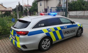 FOTO: Polícia v strehu! V tejto lokalite neďaleko krajského mesta preverujú vyčíňanie zvrhlíka