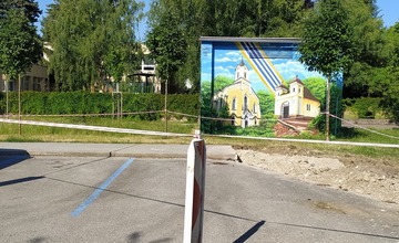 FOTO: V Púchove prebieha rekonštrukcia parkoviska, vznikne tam 29 nových miest