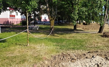 FOTO: V Púchove prebieha rekonštrukcia parkoviska, vznikne tam 29 nových miest