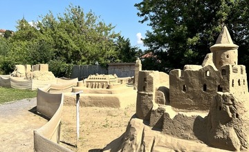 FOTO: Návštevníci Bojníc môžu aj v lete vidieť unikátnu výstavu pieskových sôch